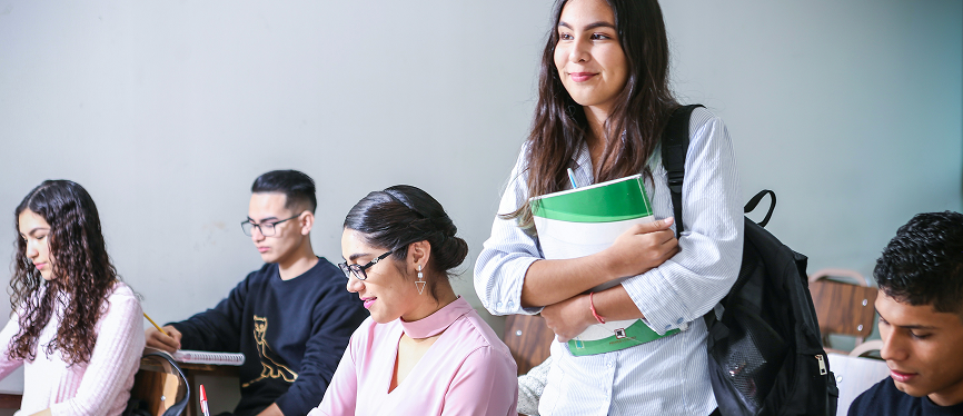 Choosing a CRM When Cost and Integration Matter: Zoho vs Salesforce